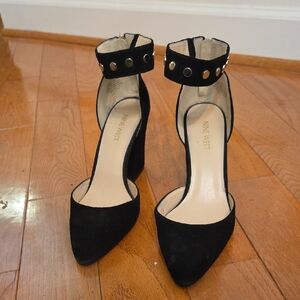 Nine West Black Suede Ankle Strap Heels W Adorable Ankle Strap Built In. 7.5